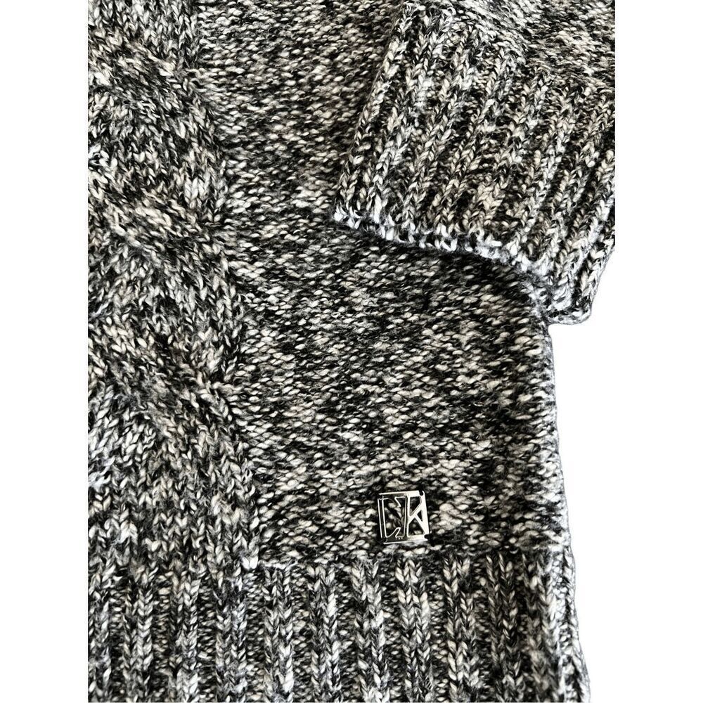 Calvin Klein sweater - Picture 7 of 10